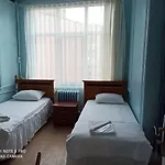 耶尼酒店 2*